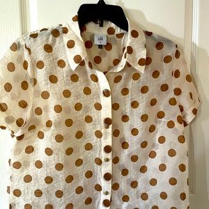CAbi Spectator Top 6305 Spring 23. ButtonTop With Polka Dots.Retails at $109.